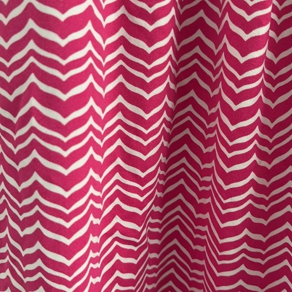 Vineyard Vines mini skirt whale‎ tails in a chevron patters stretchy soft flowy - Picture 3 of 6